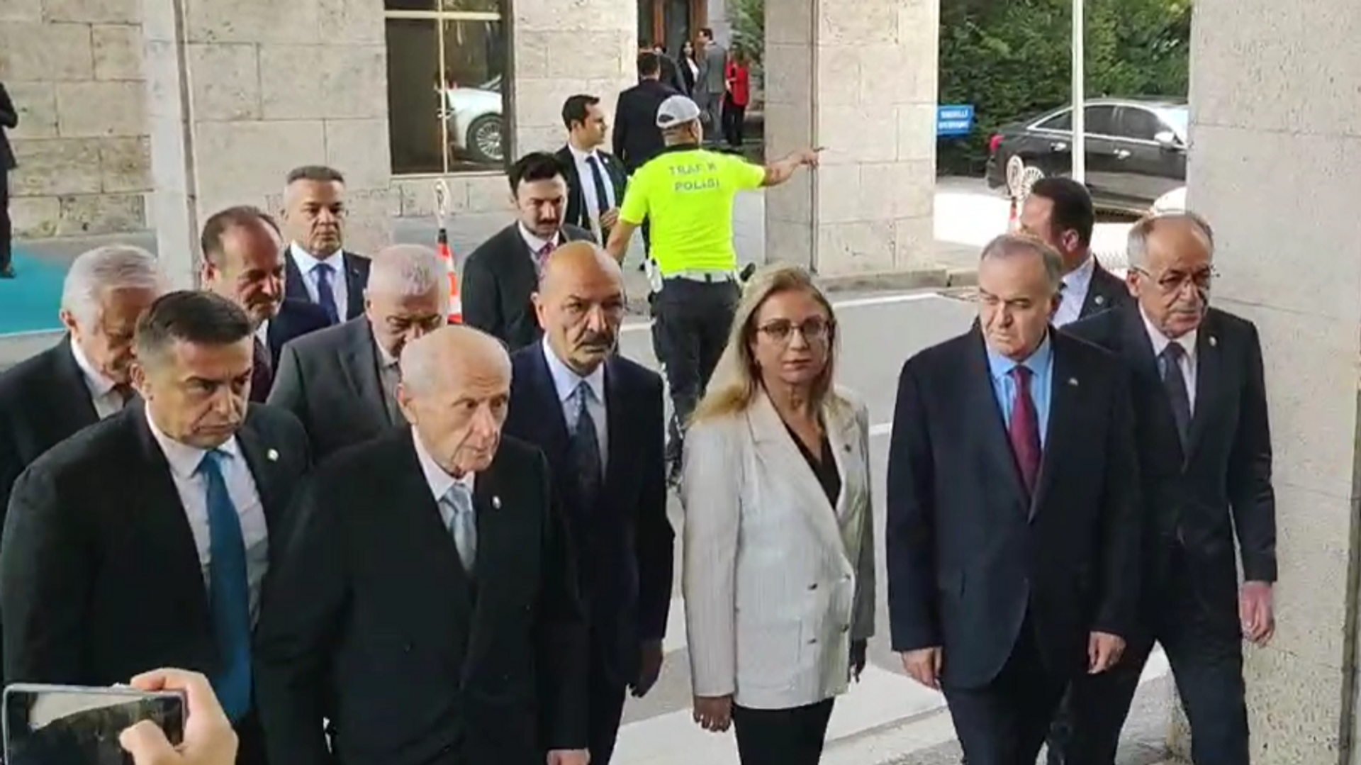 bahceliden-dem-partiye-taziye-ziyareti-sirri-sureyya-onder-icin-tbmmde-duzenlenen-programa-katiliyor-9GV1tA9x.png