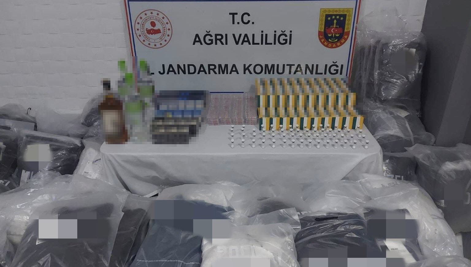 agrida kacakcilik operasyonu ilac kiyafet sigara ve alkol ele gecirildi MgEyUbAv