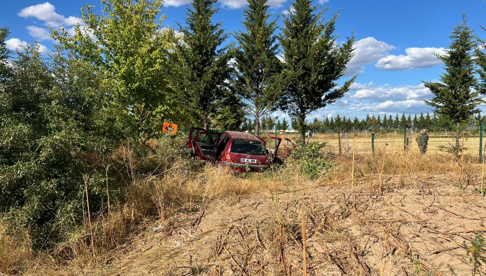 kirklarelinde otomobil tarlaya devrildi dort yarali qwGfM6l7