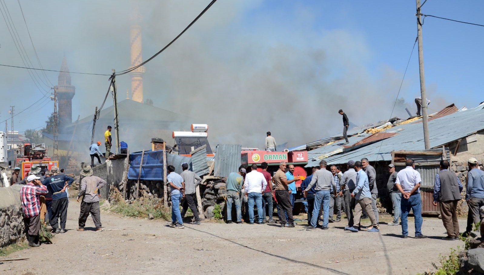 sarikamista yangin iki ev ile iki ahir yandi AOXe71iM