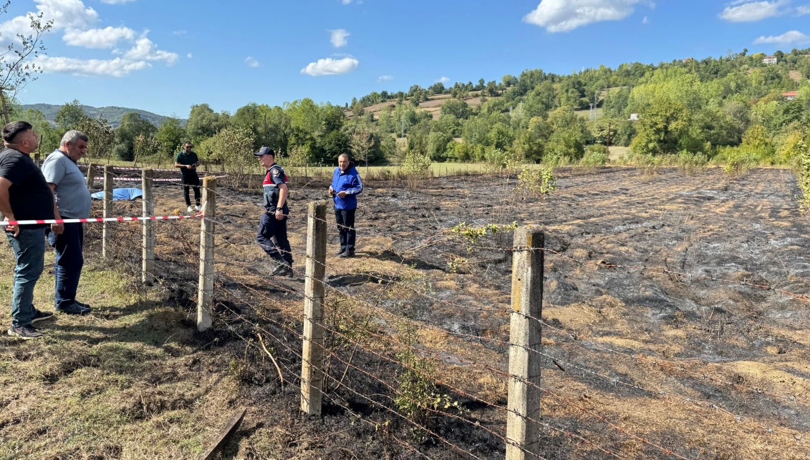 yaktigi aniz ateseni sondurmeye calisirkan oldu uRj9wvuD