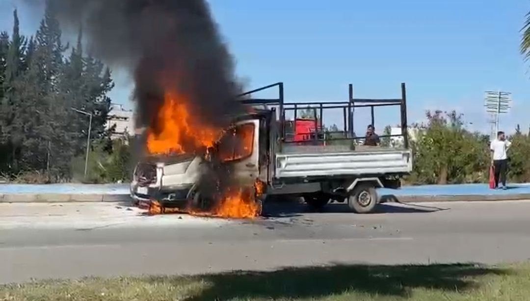 adanada kamyonet alev alev yandi wP59fCpw