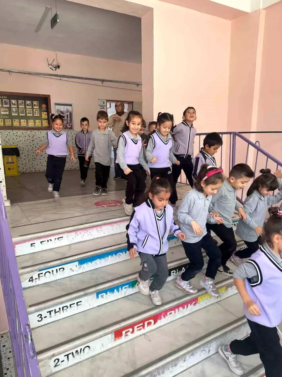 cumhuriyet ilkokulunda afet tatbikati gerceklestirildi 17HMlBw8.jpg