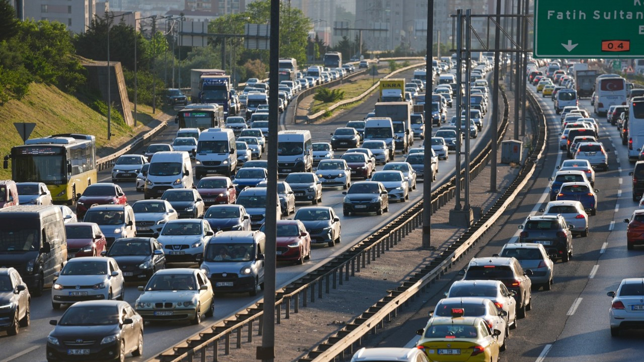 istanbulda sabah trafigi kilitlendi yogunluk yuzde 76ya ulasti saGYGa36.jpg