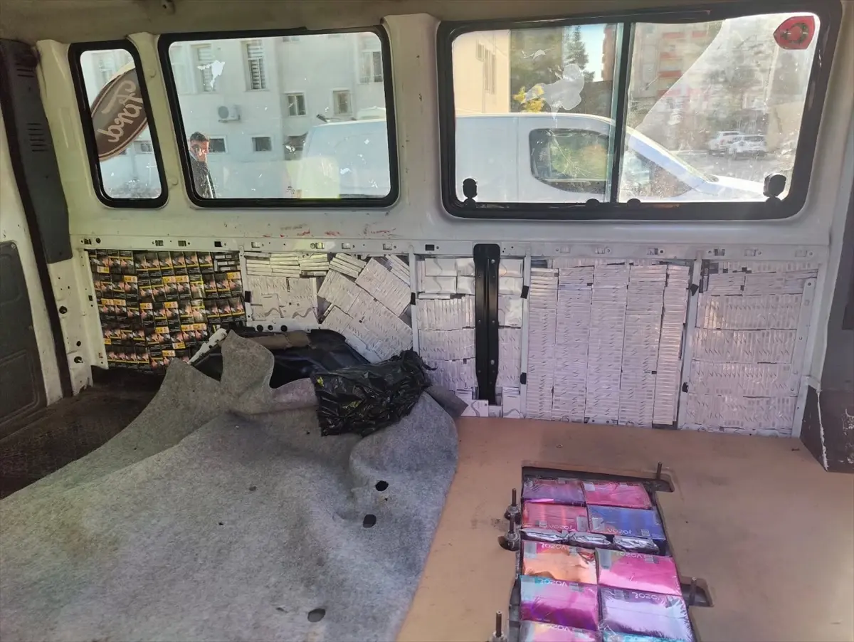 midyatta yolcu minibusunde 16 bin paket kacak sigara ele gecirildi HFaqR8Hy.jpg