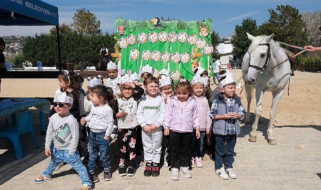 minikler hayvanlari koruma gununde atlarla bulustu Xf1JPLAD