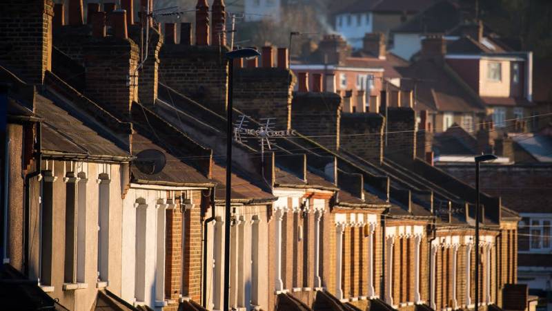 airbnb londrada siddet ve istismar magduru kadinlar icin ucretsiz konaklama saglayacak NTxkEQci.jpg