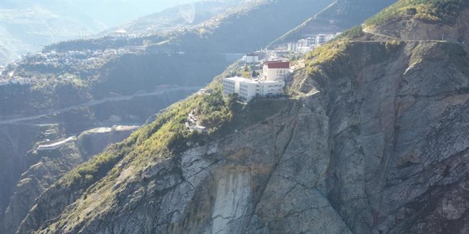 artvinde kaya kopmasi panige neden oldu iki lise tahliye edildi JmO4xsGs.jpg