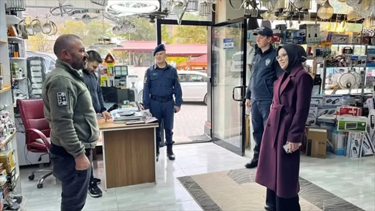 kaymakam yucel esnafi ziyaret etti yL3AZicv.jpg