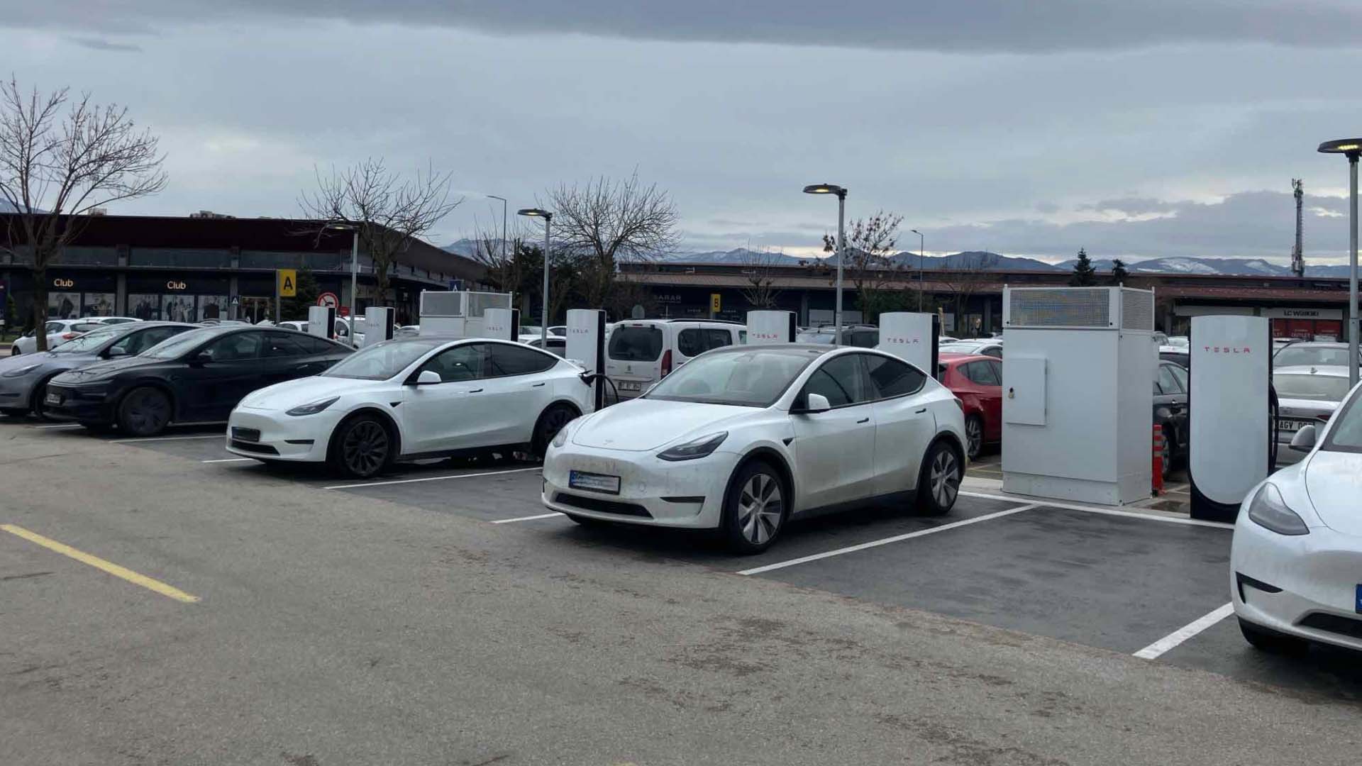 Tesla, İzmit’te Supercharger istasyonu açtı