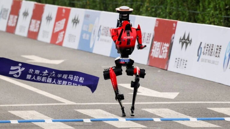 pistlerde-robot-devrimi-insansi-robot-lightning-dunya-rekorunu-paramparca-etti-OswBnbp5