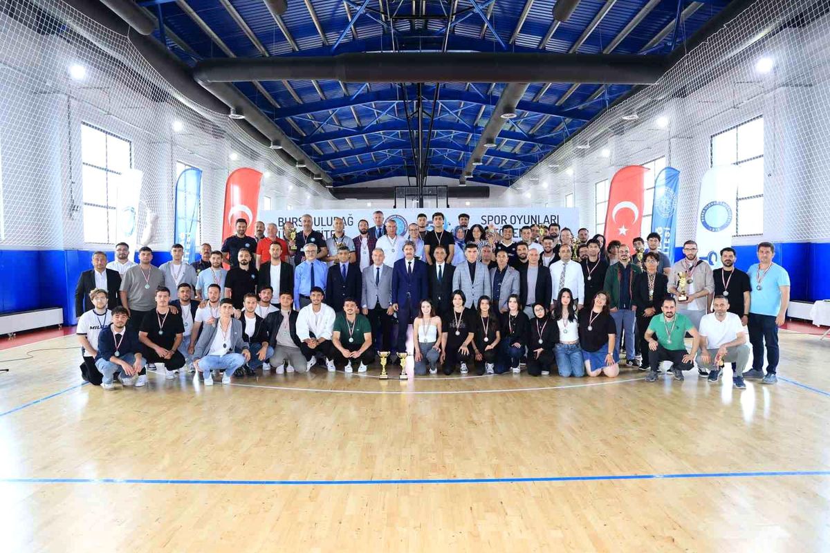 BUÜ Spor Oyunları’nda Şampiyonlar Ödüllerine Kavuştu