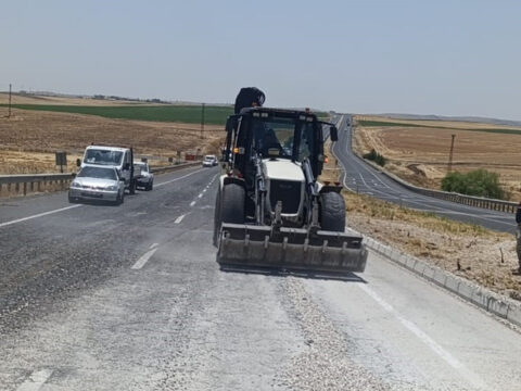 Diyarbakirda hafriyat kamyonu devrildi 1 yarali XFO2WvJe
